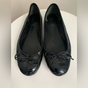 GUCCI FLATS WITH G STITCHED ON TOE SIZE 37